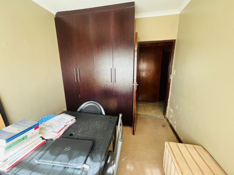 3 Bedroom Property for Sale in Molifi Tau Kloof Free State